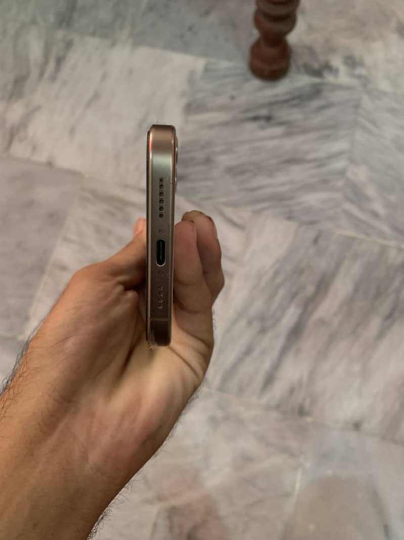 Apple iPhone 16 Pro Max Jv 5