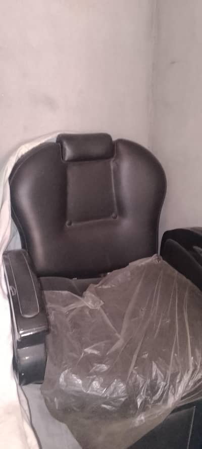 Salon chair