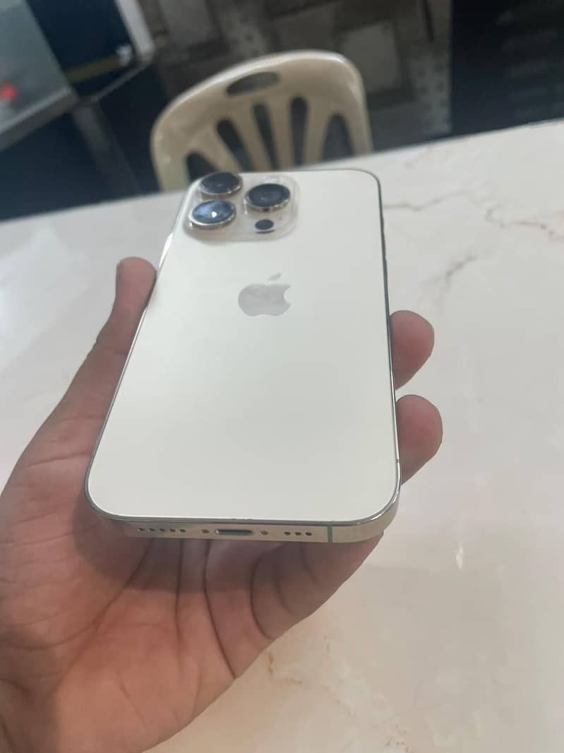 Apple iPhone 14 Pro 4