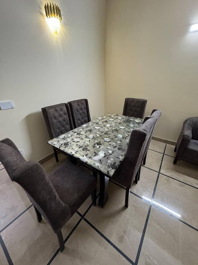 Dining table +6 chairs 4