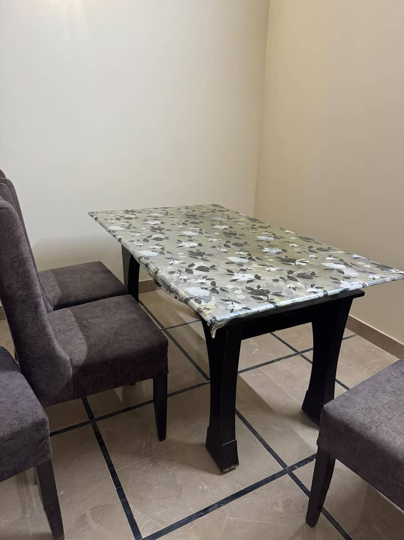 Dining table +6 chairs 6