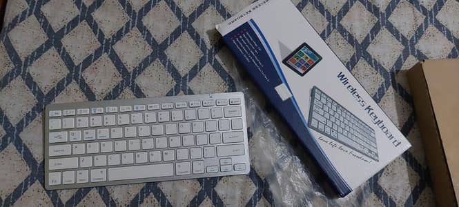 wireless keyboard 10/10 condition barely used