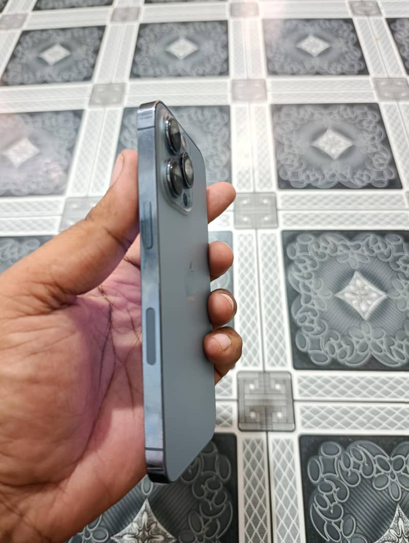 Apple iPhone 13 Pro 1