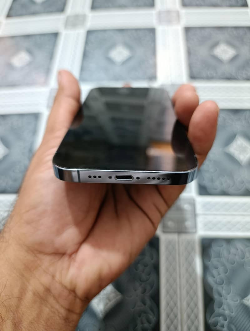 Apple iPhone 13 Pro 2