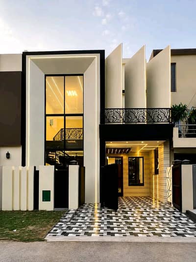 5 Marla Luxury House is Available for Rent in Bahria Town Lahore