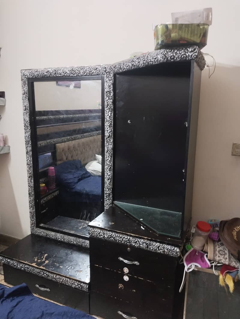 Large Dressing Table with Mirror 0