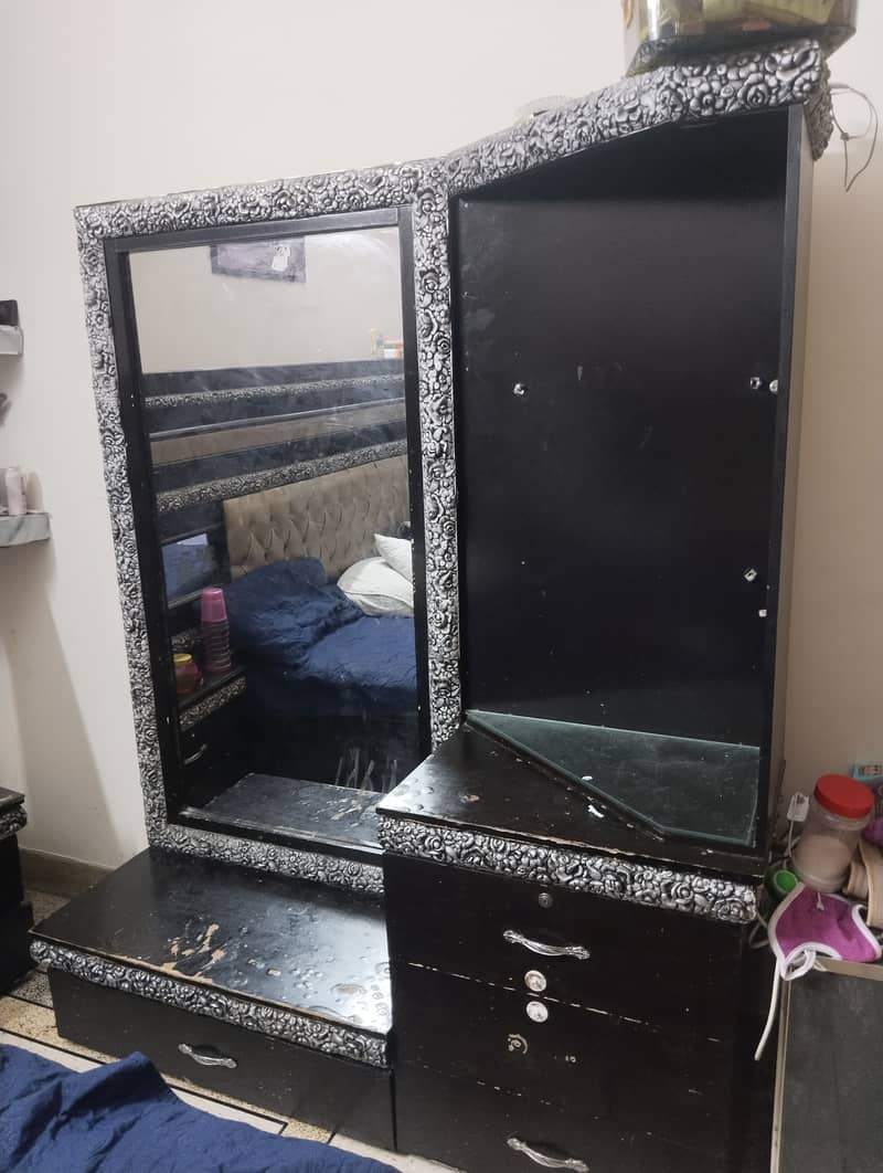 Large Dressing Table with Mirror 1