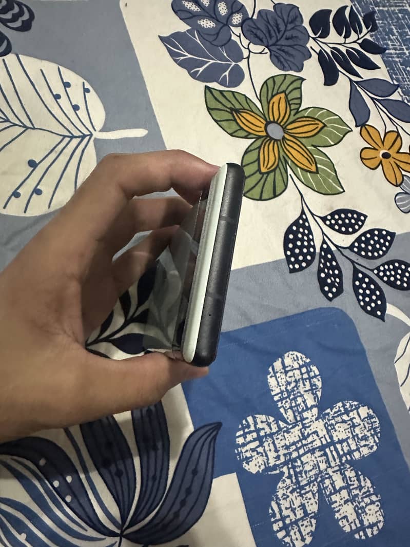 Google pixel 6a 3