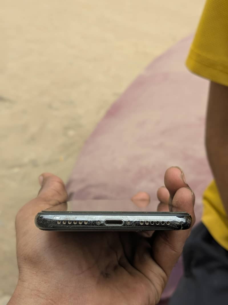 Apple iPhone X 3