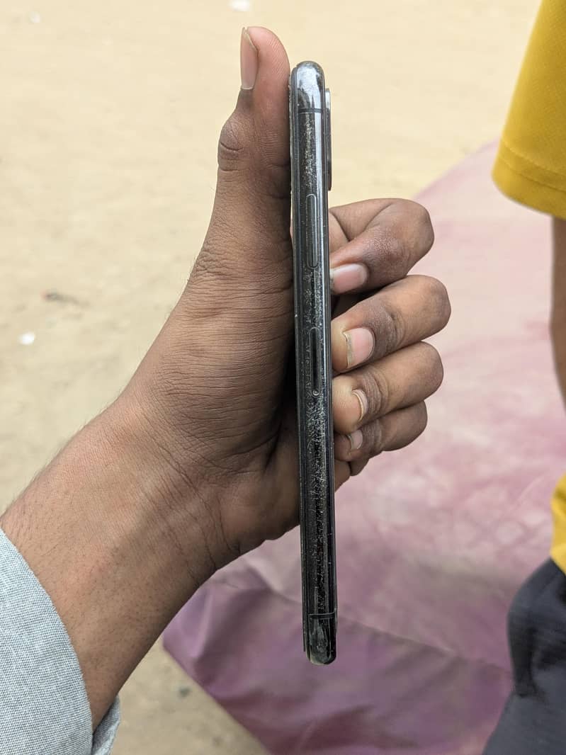 Apple iPhone X 4