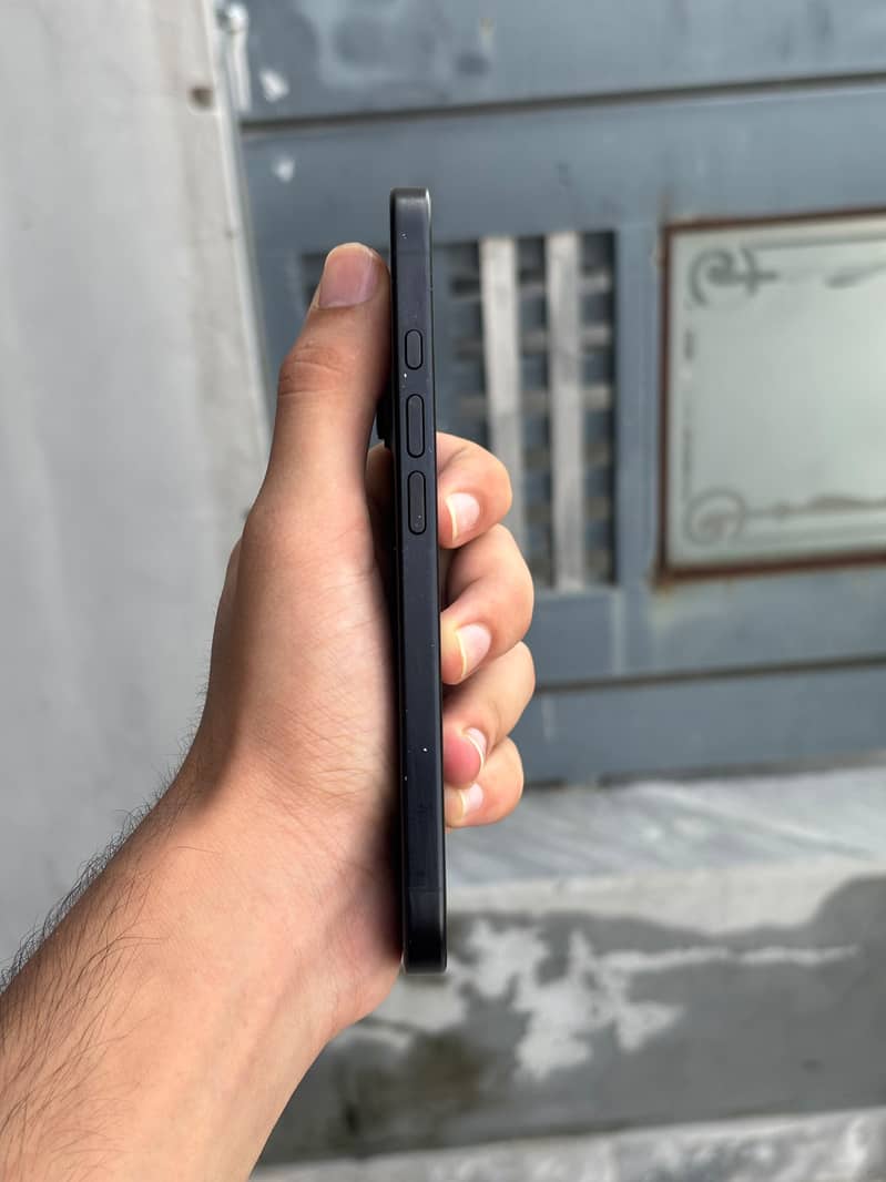 Apple iPhone 16 2