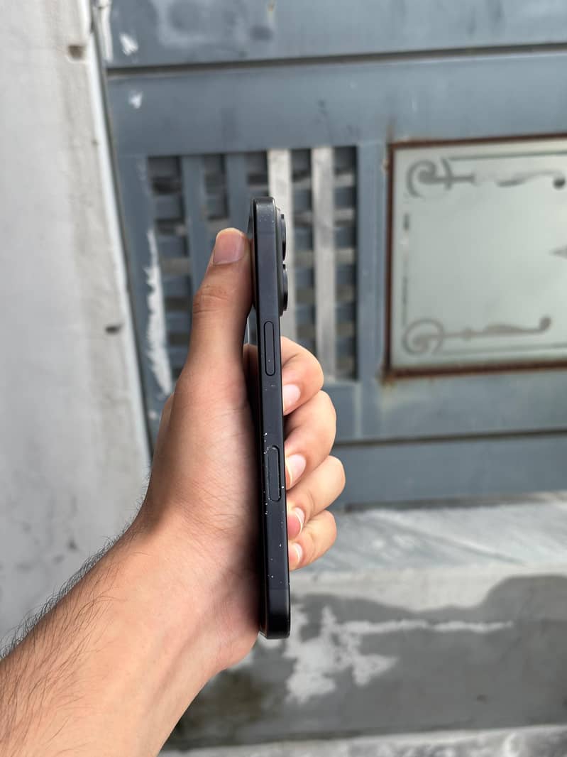 Apple iPhone 16 3