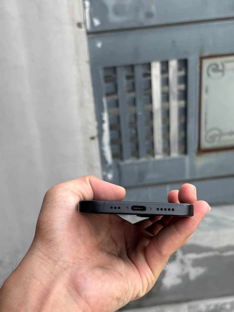 Apple iPhone 16 4