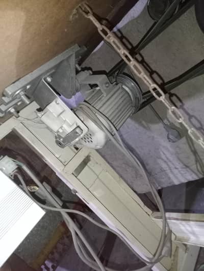 apni shop per use huwi hay kaj wali machine juki 781