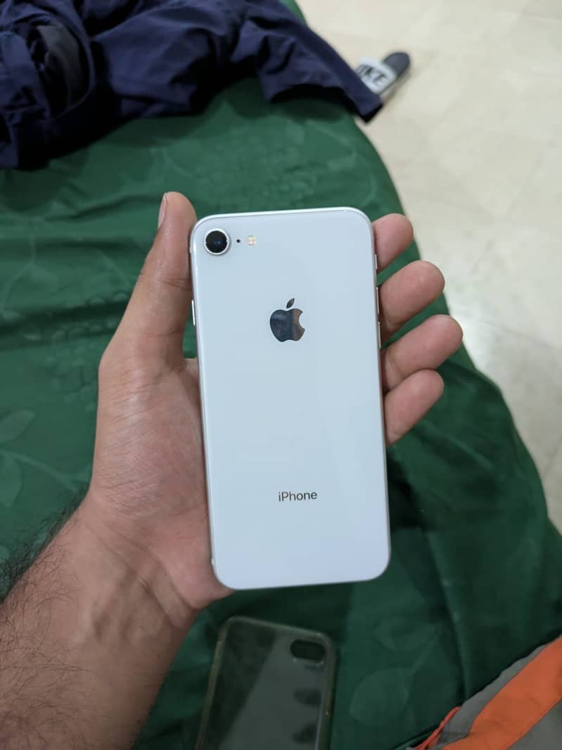 Apple iPhone 8 1