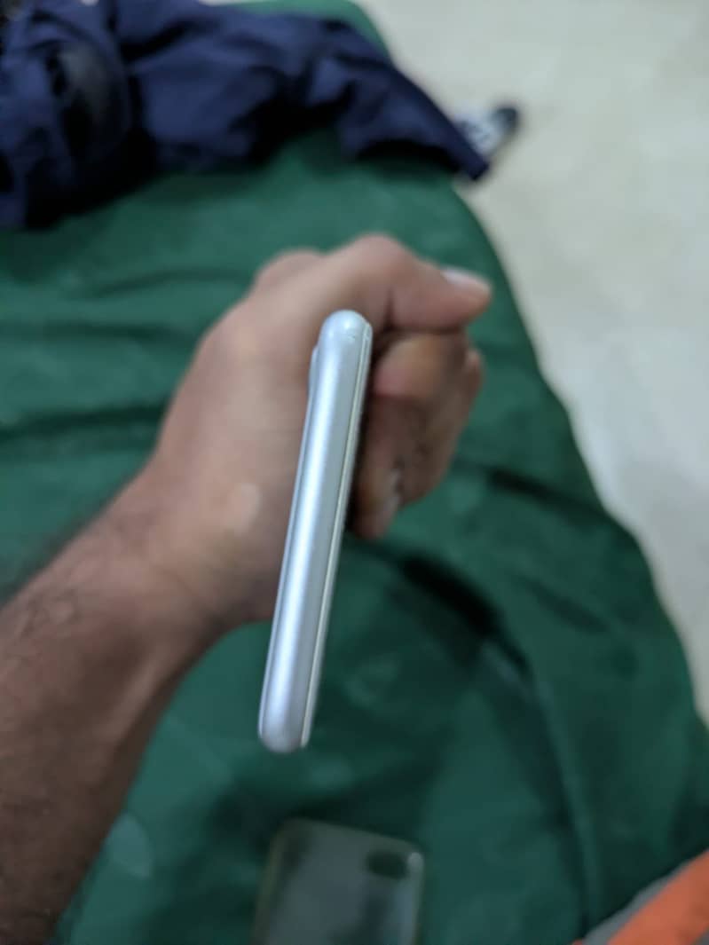 Apple iPhone 8 6