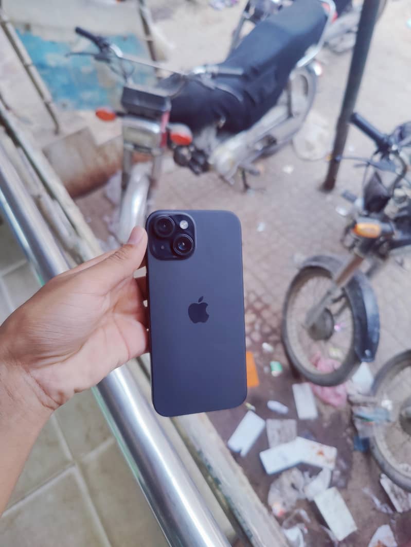 Apple iPhone 15 2
