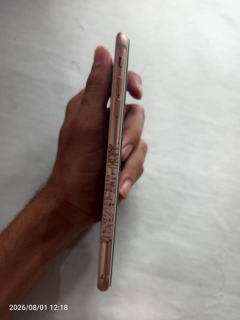 Apple iPhone 8 Plus 0
