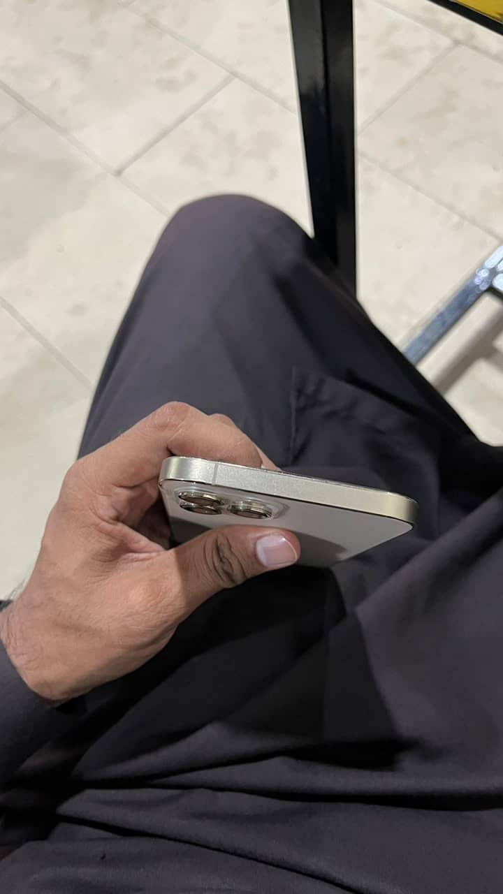 iPhone 12 Pro Max 4