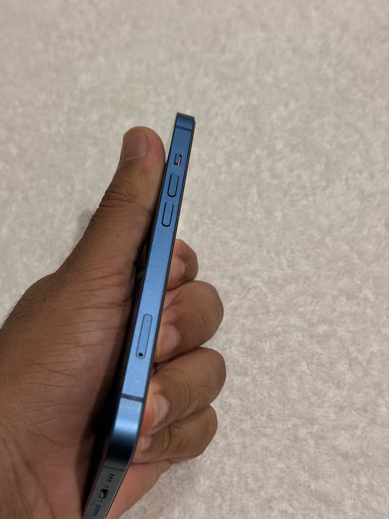 Apple iPhone 13 2