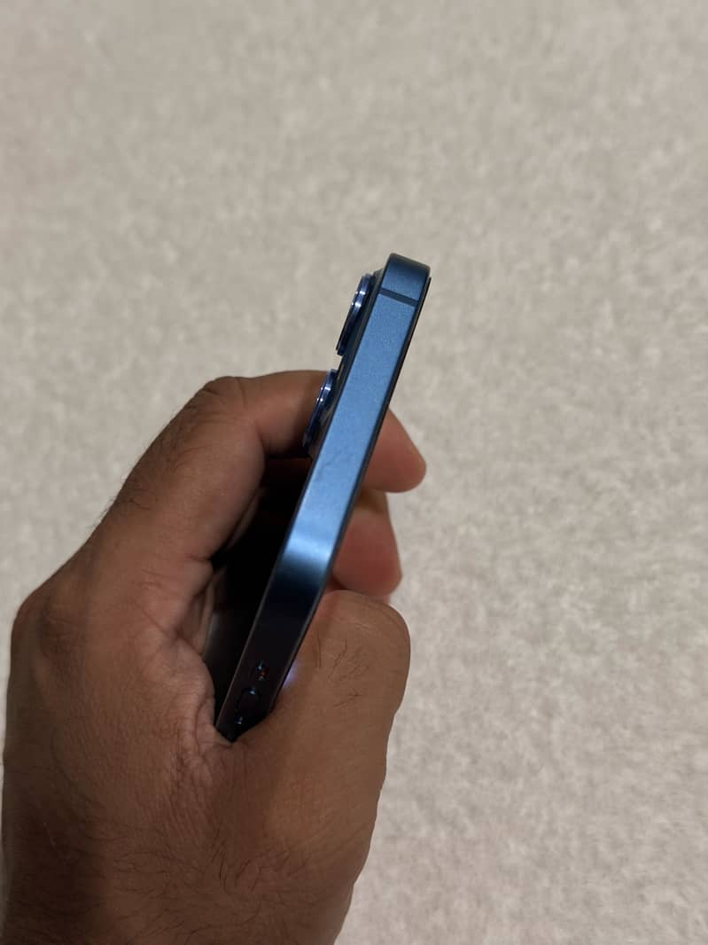 Apple iPhone 13 7