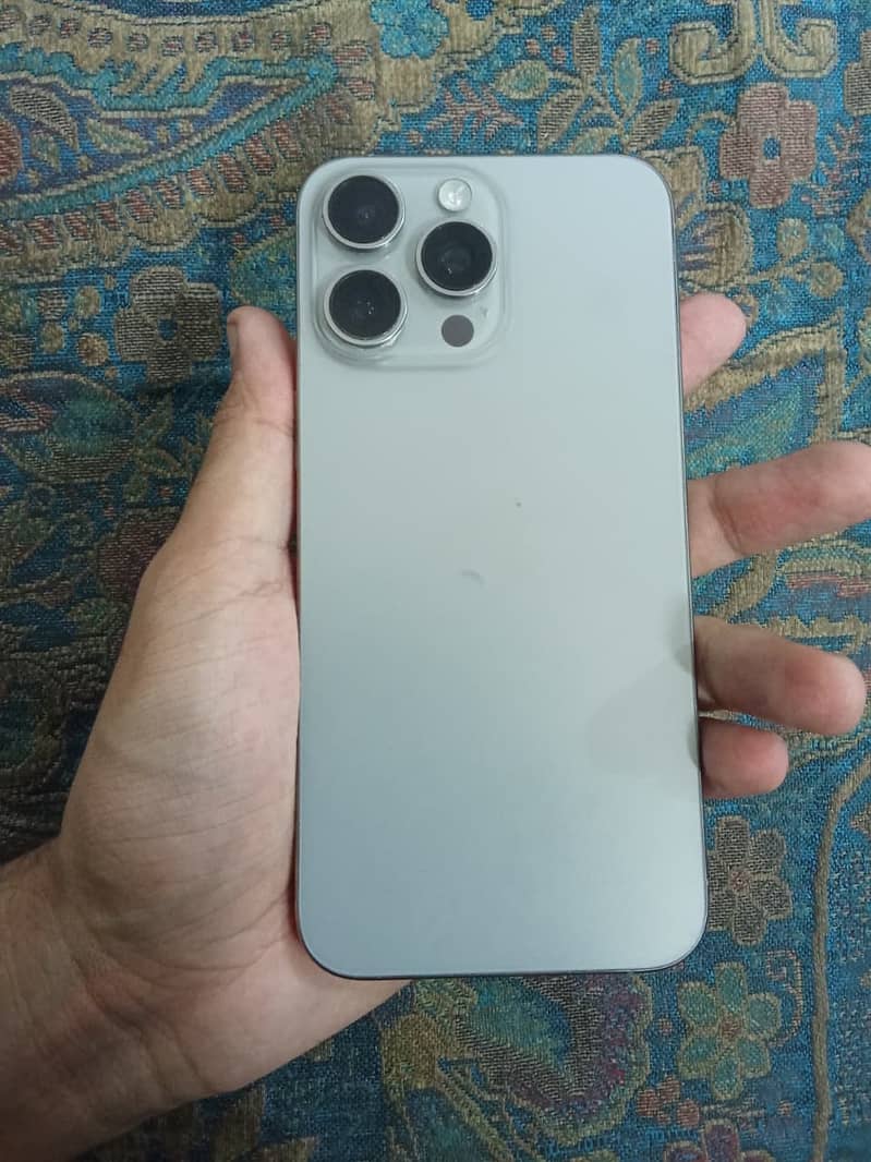 Apple iPhone 15 max 1