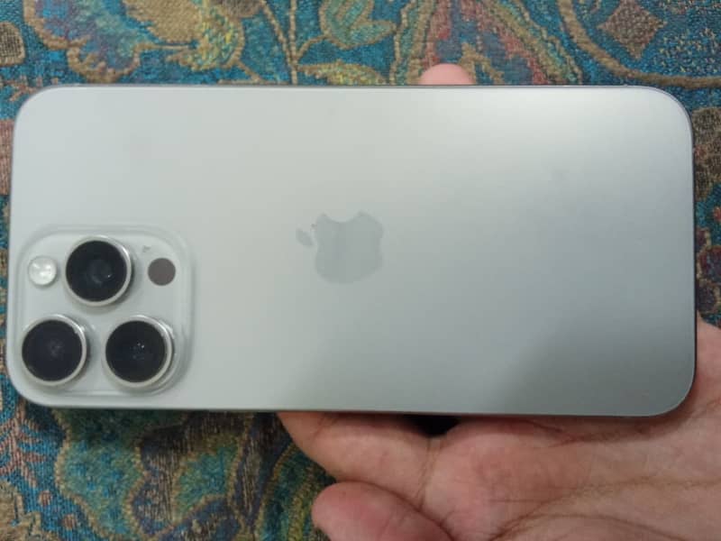 Apple iPhone 15 max 4