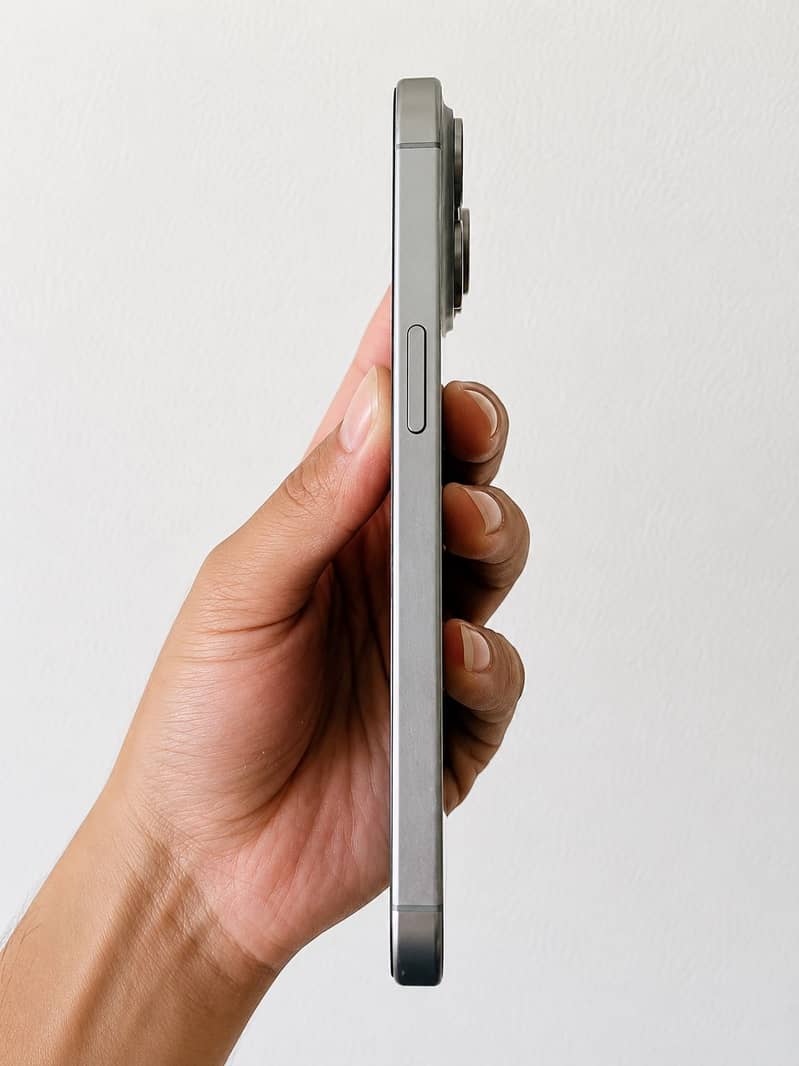 Apple iPhone 15 Pro Max 2