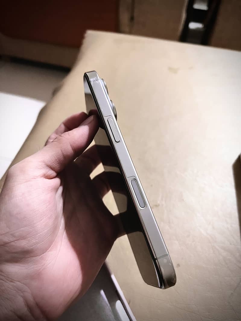 Apple iPhone 16 Pro 4