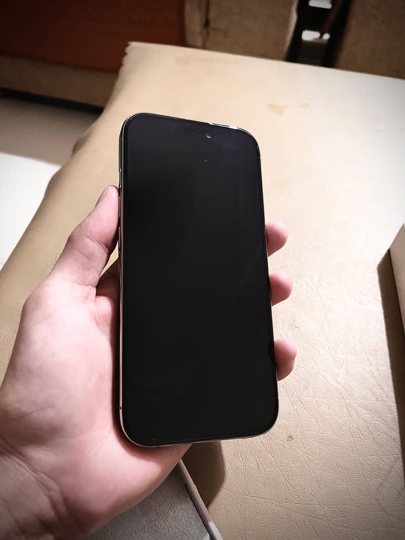 Apple iPhone 16 Pro 8