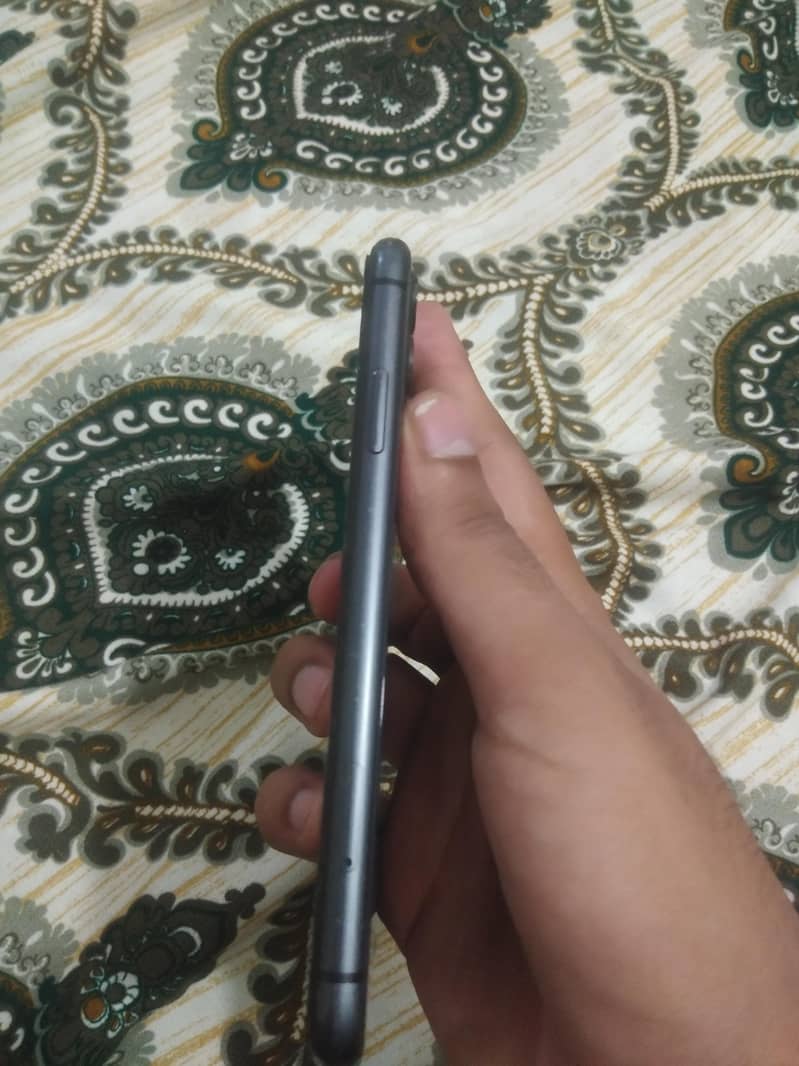 Apple iPhone 11 3