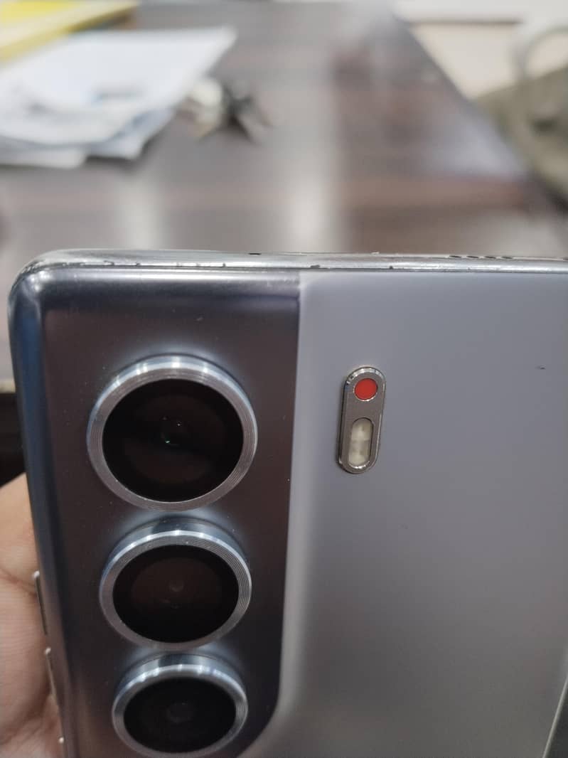 Tecno CAMON 40 Pro 1