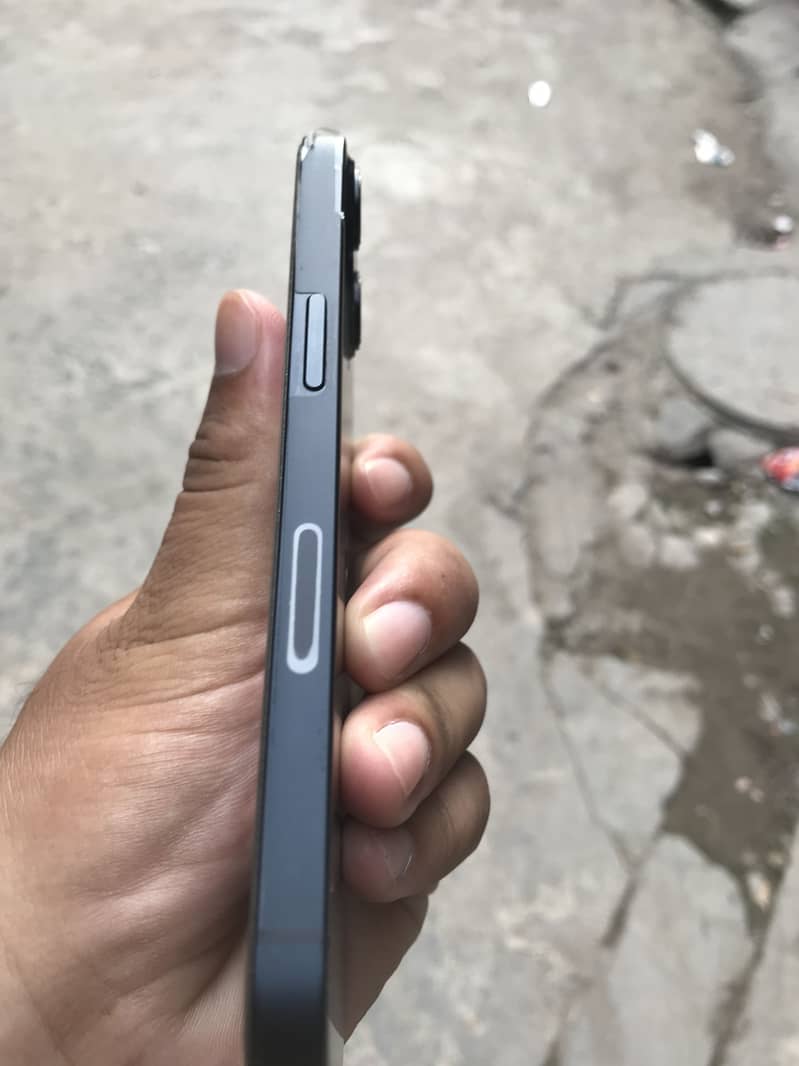 iPhone 13 JV 1