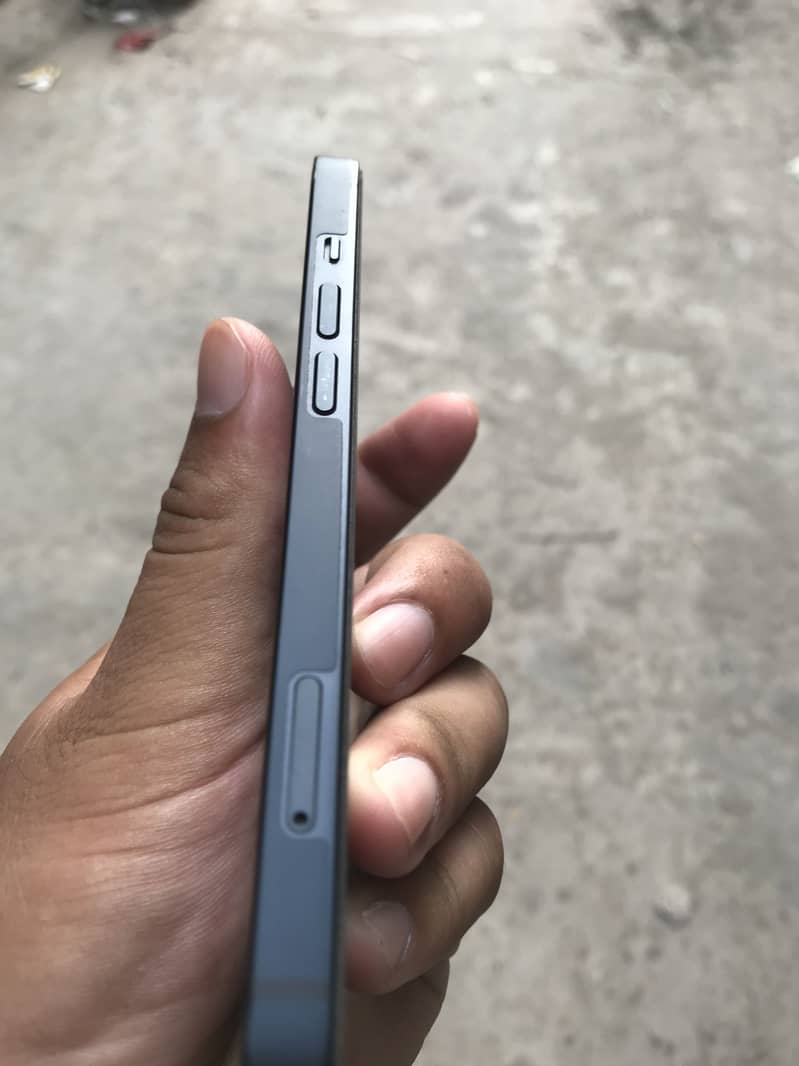 iPhone 13 JV 4
