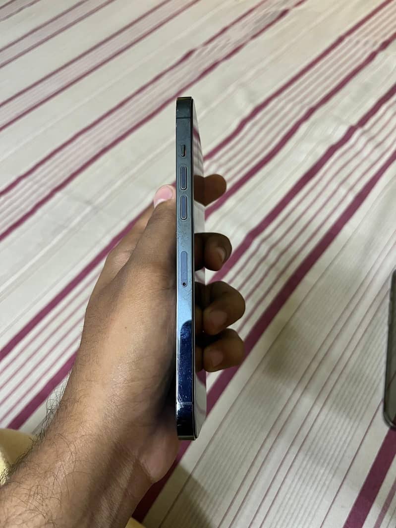 Apple iPhone 12 Pro Max 4
