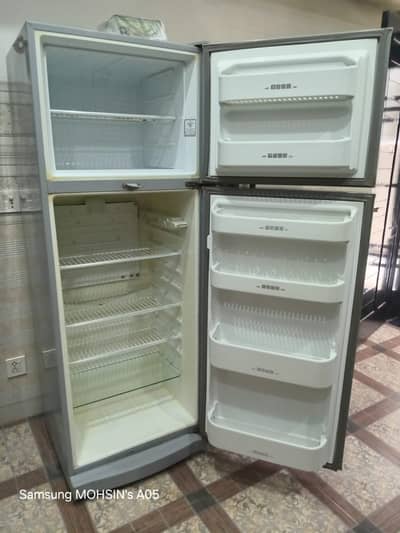 Dawlance Refrigerator / Freezer – Large Size, Excellent Cooling