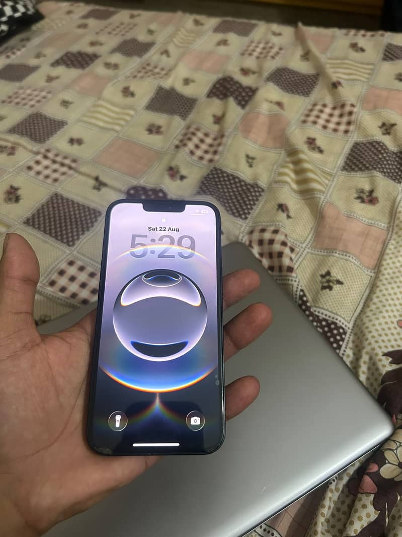 Apple iPhone 16e 0