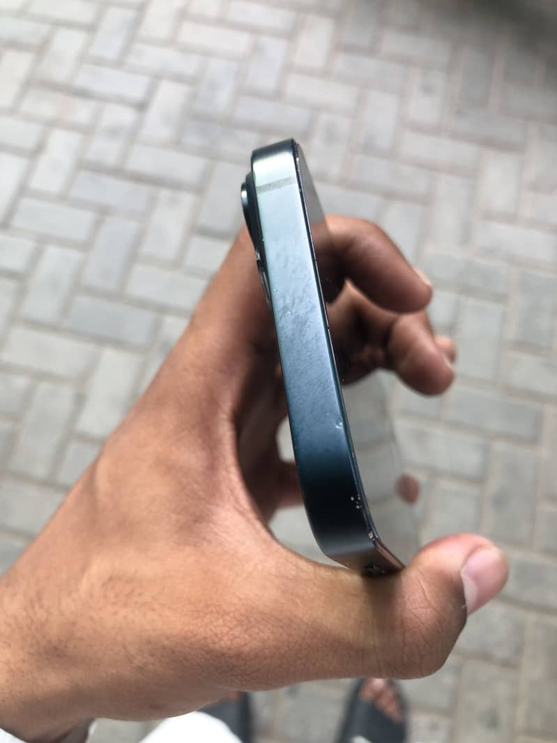 Apple iPhone 14 3