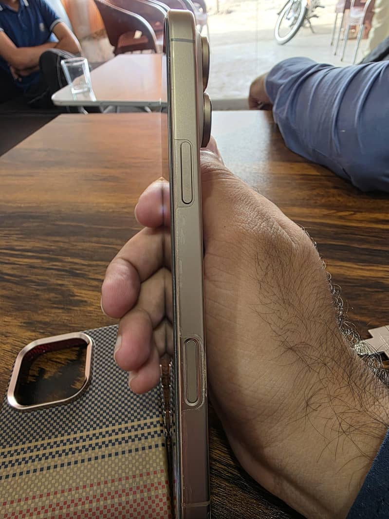 Apple iPhone 16 Pro Max 3