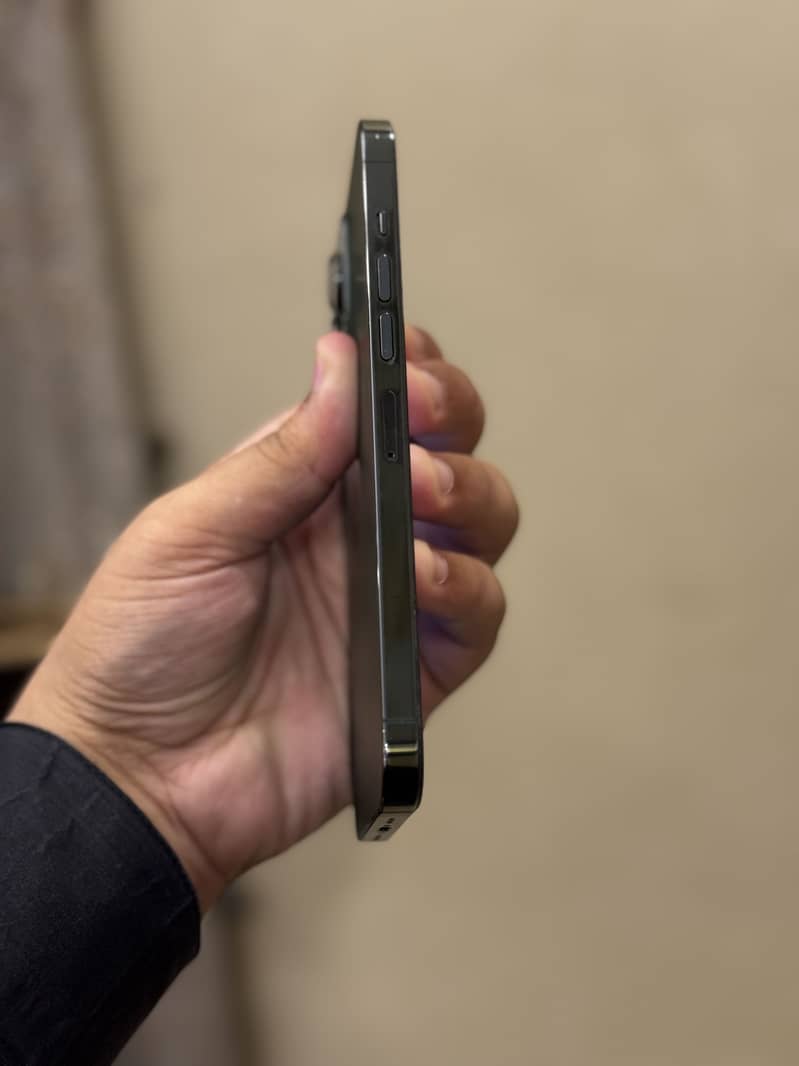 Apple iPhone 13 Pro Max 4