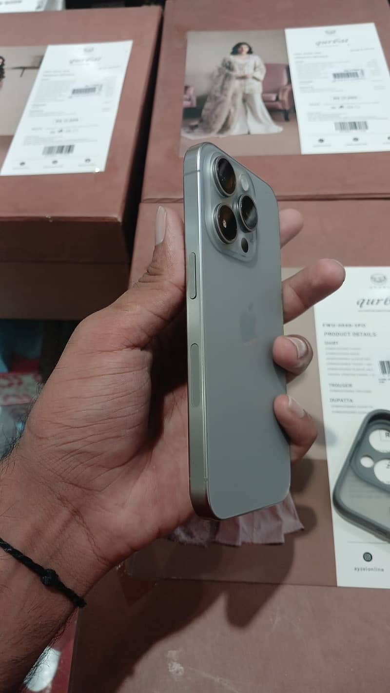 Apple iPhone 15 Pro 3