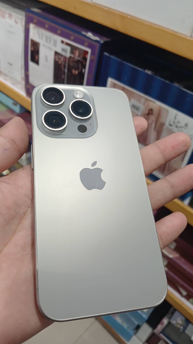 Apple iPhone 15 Pro 4