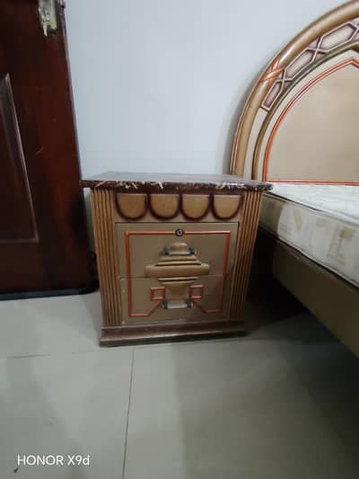 king Size Bed made in Solid wood is up for sale