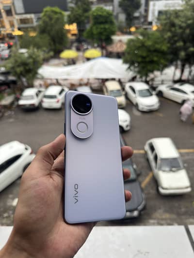 Vivo V50