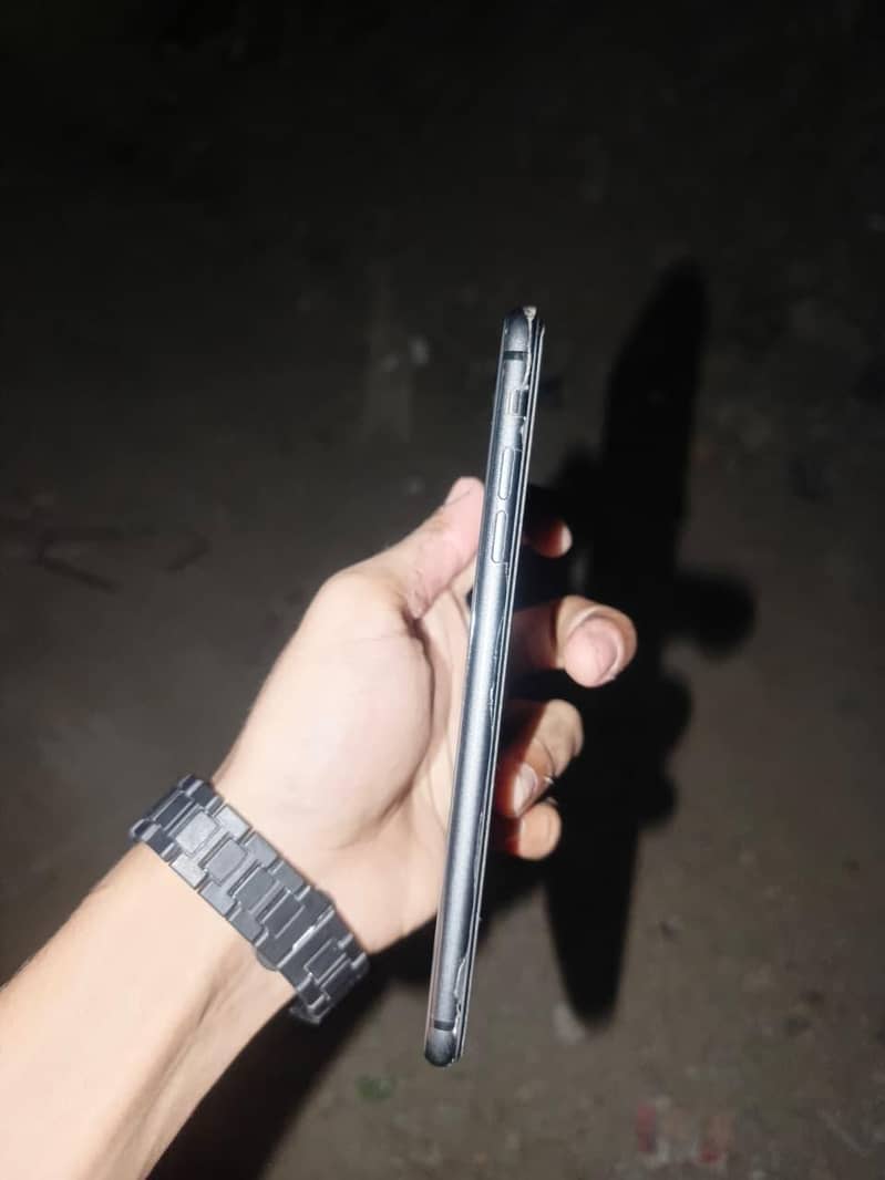 Apple iPhone 8 Plus 4