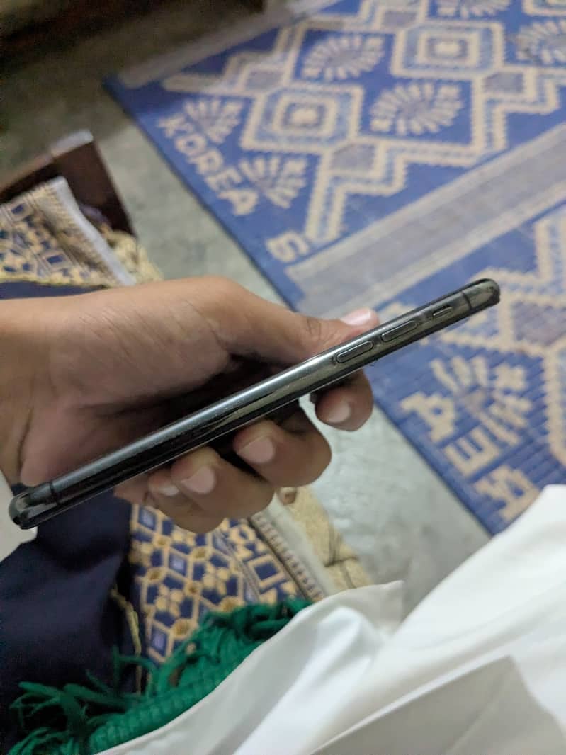 Apple iPhone X 3