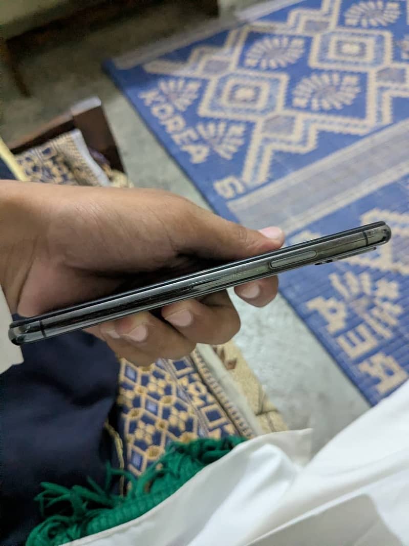 Apple iPhone X 5
