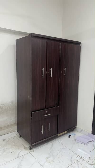 3 door wardrobe with drawers