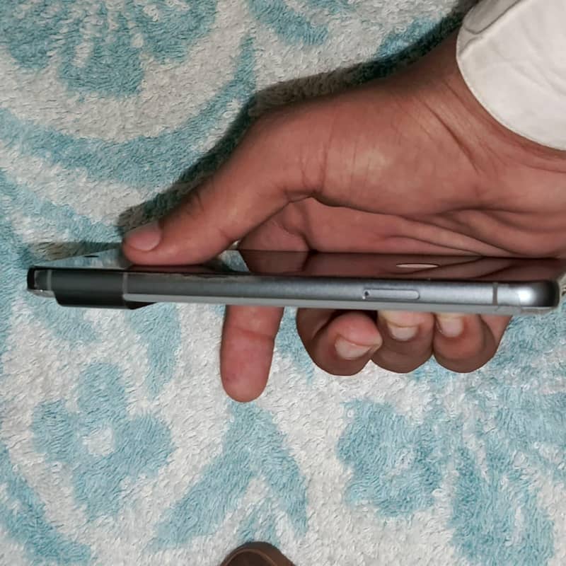Google Pixel 8 4