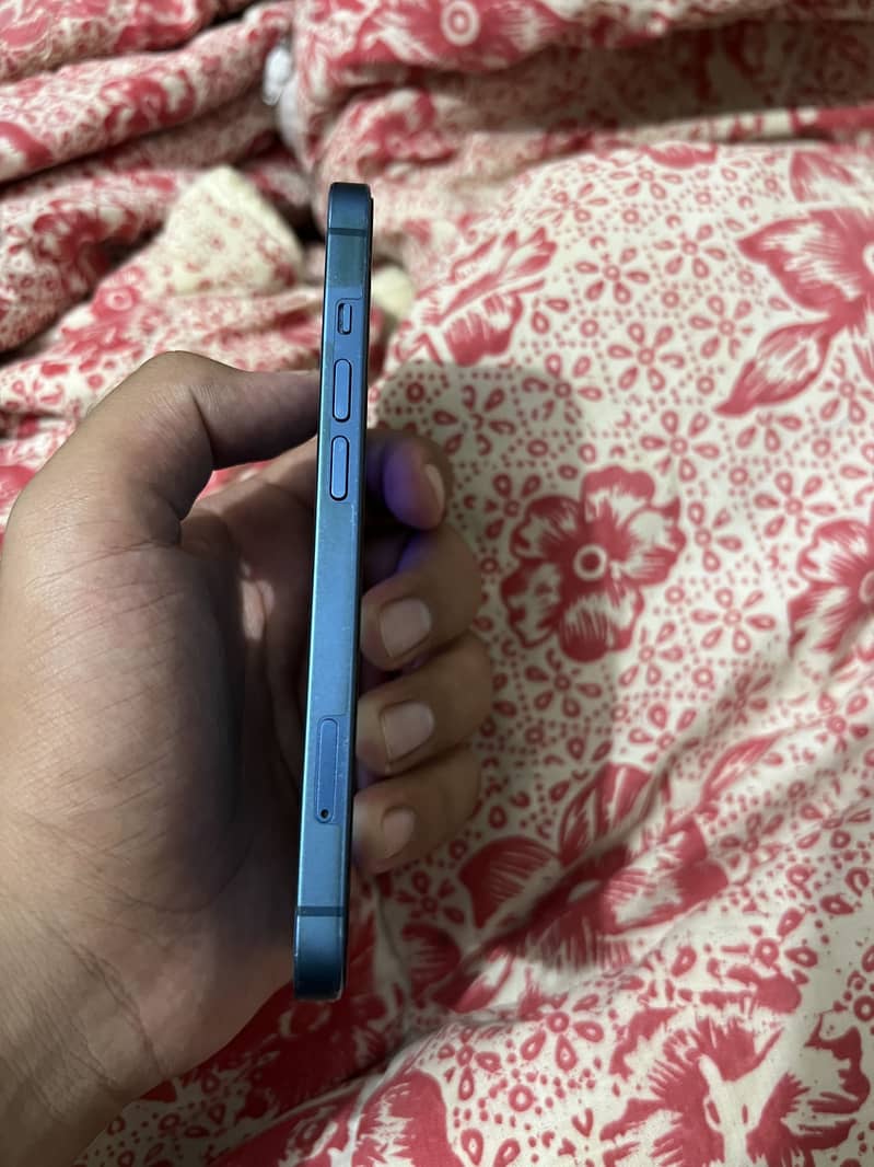 Apple iPhone 13 1